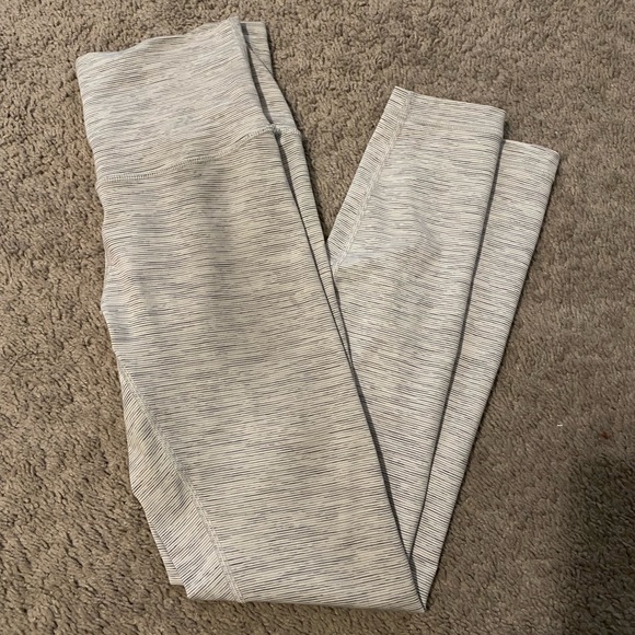 Lululemon Wunder Under Leggings size 4 great condition - Picture 2 of 5